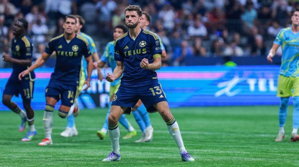 短线配资炒股网 穆勒36岁生日夜上演帽子戏法，助温哥华白浪7-0大胜对手